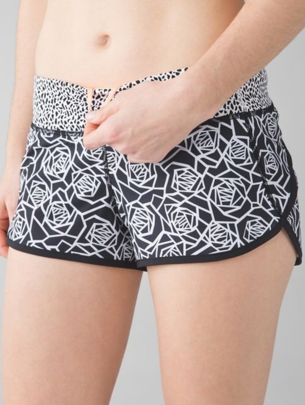 { Lululemon } Speed Shorts In Posey Miss Mosaic